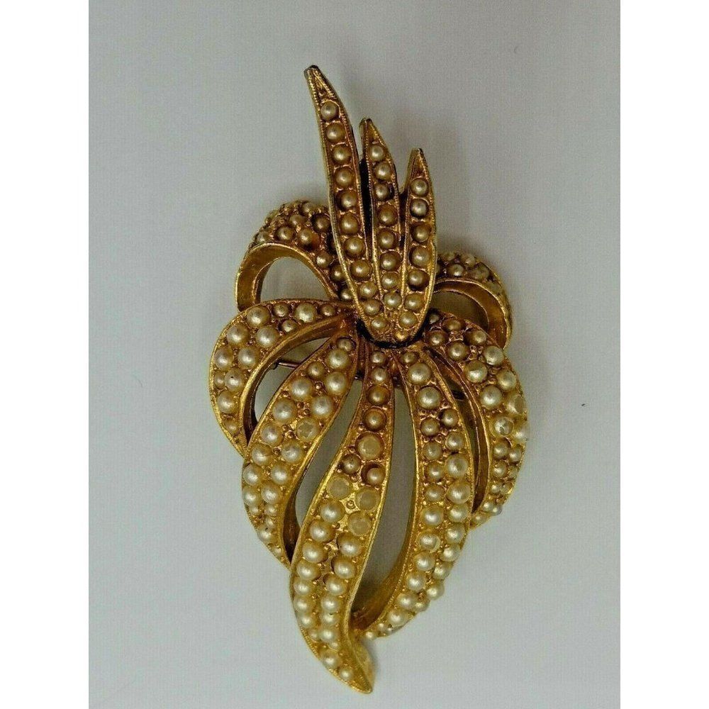 Vintage ART Signed Brooch Gold Tone Faux Pearls